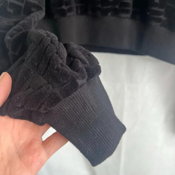 Guess Black Textured Hooded Cropped Sweater‎ Size Small - Picture 6 of 13